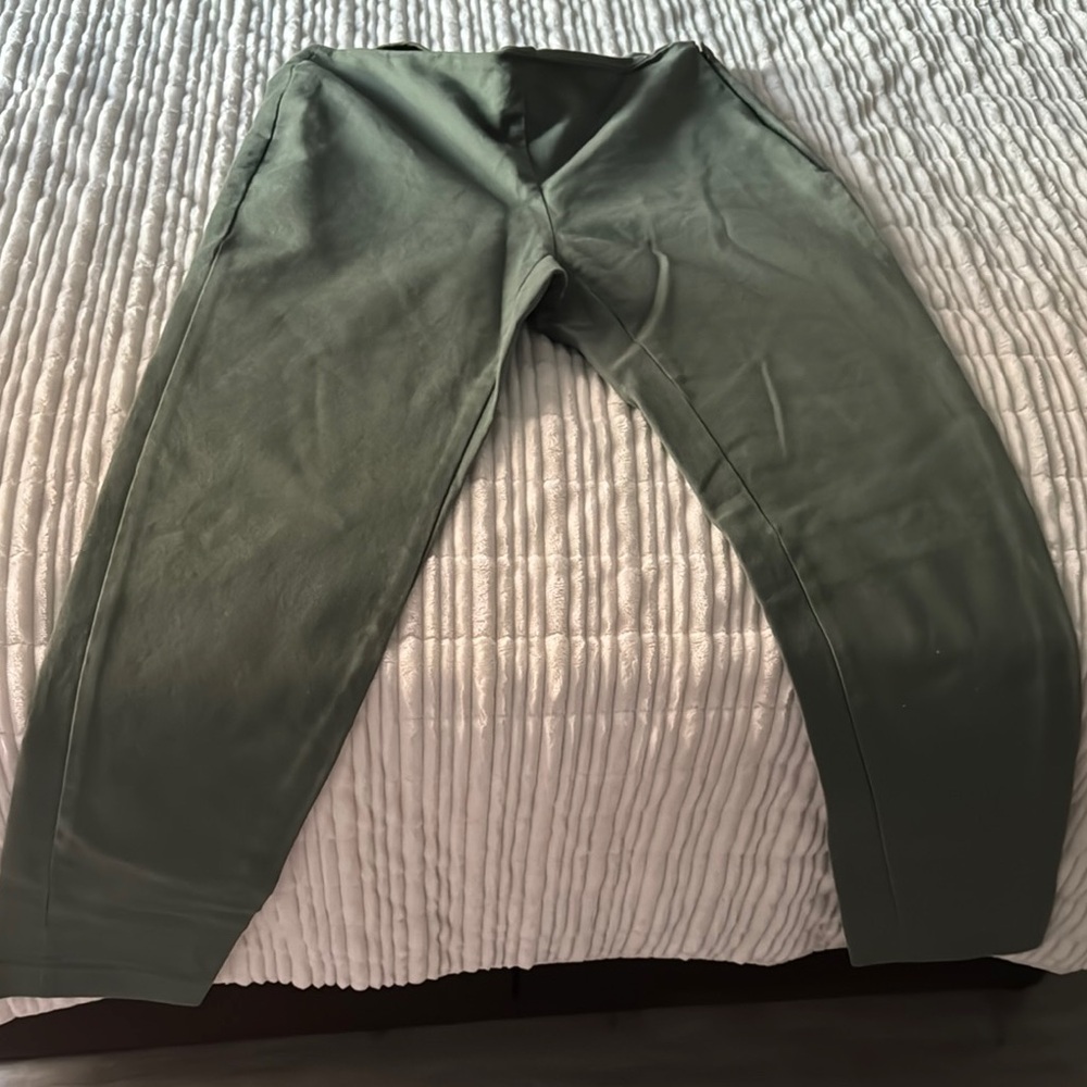Vince Camuto Green Chinos with Tapered Leg - Picture 4 of 5